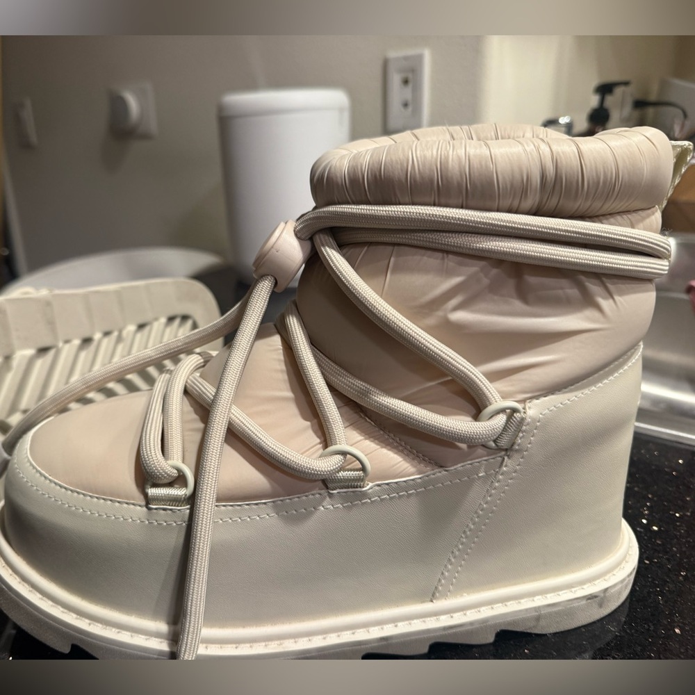 United Nude Natural Zembla Artic Platform Boot Cream Winter Boots size 38 (7/8) - Picture 6 of 10